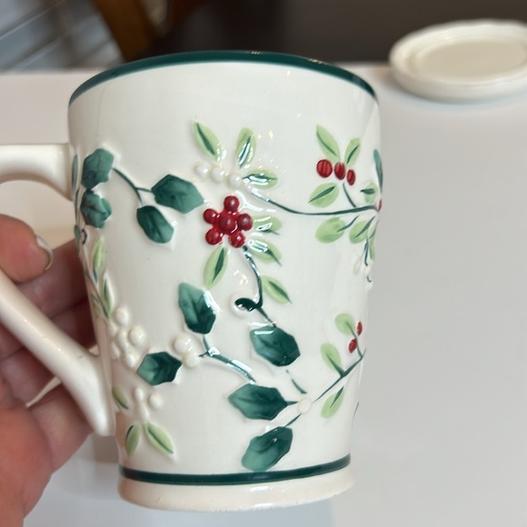 Pfaltzgraff Winterberry Holiday Covered Mug - Picture 8 of 14